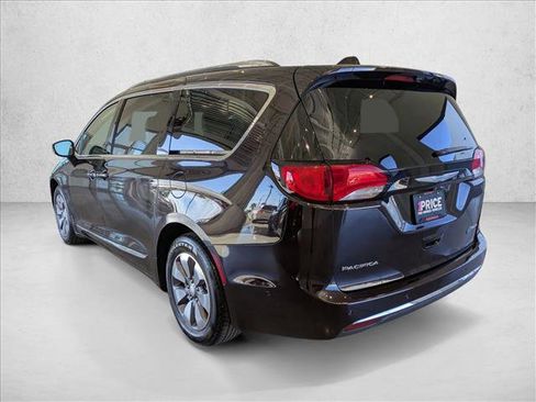 Used 2017 Chrysler Pacifica Platinum image 8