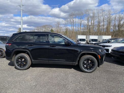New 2026 Jeep Grand Cherokee Altitude image 2