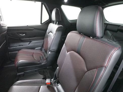 Used 2025 Honda Pilot Black Edition image 27