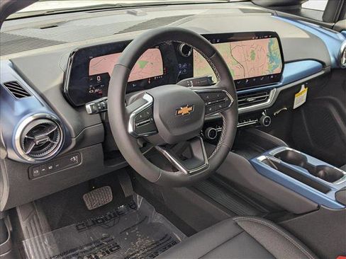 New 2025 Chevrolet Equinox EV LT image 3