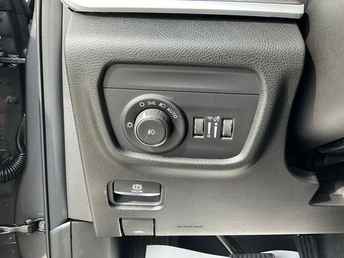 New 2025 Jeep Grand Cherokee L Limited w/ Black Appearance Package image 23