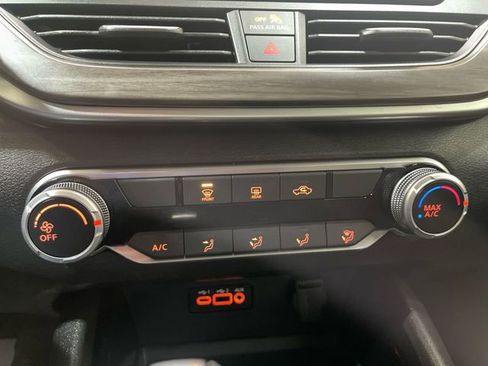 Used 2024 Nissan Altima 2.5 SV FWD image 18