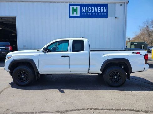 Used 2022 Toyota Tacoma SR w/ SX Package AWD/4WD image 2