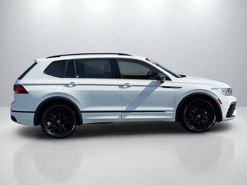 Used 2022 Volkswagen Tiguan SE R-Line FWD image 10