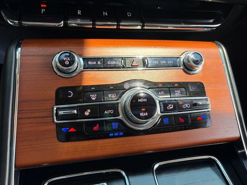 Used 2020 Lincoln Aviator Reserve w/ Equipment Group 201A AWD/4WD image 23