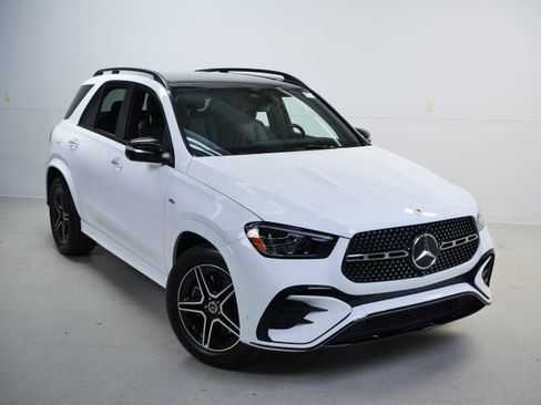 Certified 2025 Mercedes-Benz GLE 450e 4MATIC w/ AMG Line Exterior image 4