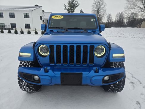 Used 2023 Jeep Gladiator Overland image 2