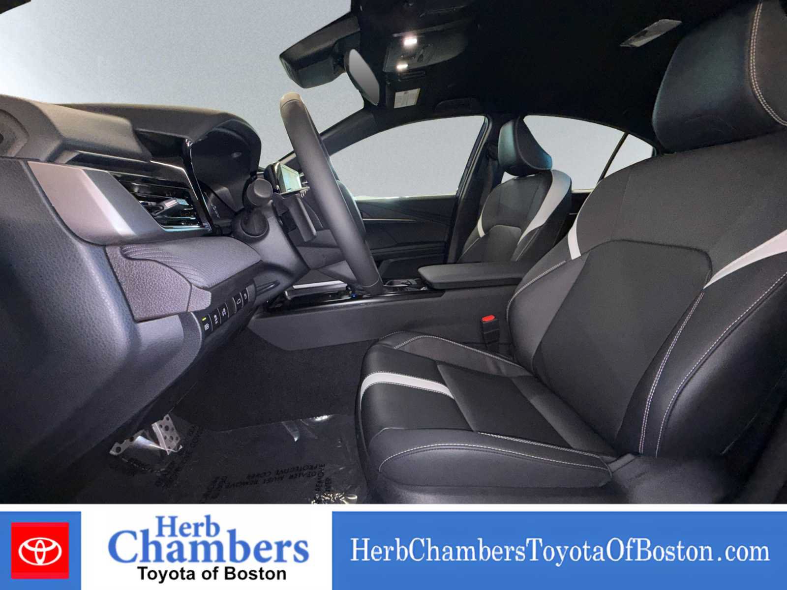 Used 2026 Toyota Camry SE FWD image 7