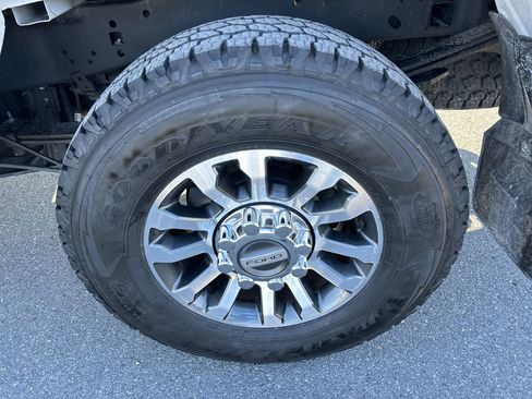 Used 2021 Ford F250 Lariat w/ Lariat Value Package image 10