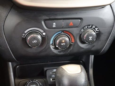 Used 2016 Jeep Cherokee Sport AWD/4WD image 19