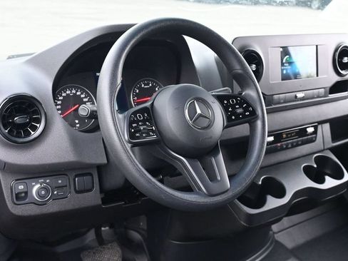 Used 2023 Mercedes-Benz Sprinter 2500 image 22