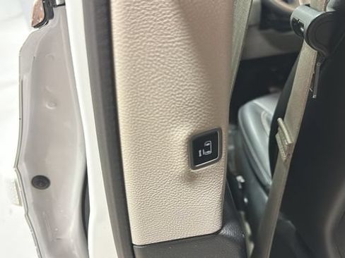 Used 2024 Chrysler Pacifica Touring-L FWD image 24