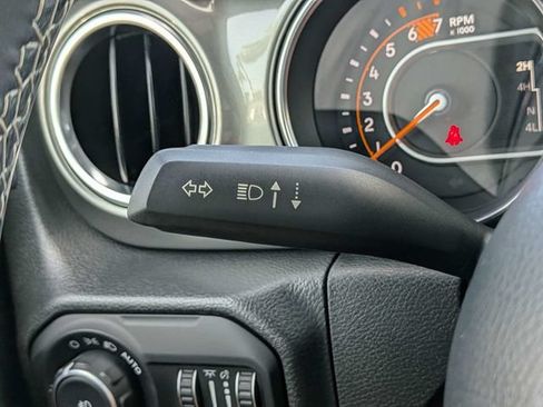 Used 2022 Jeep Wrangler Unlimited Sahara w/ Safety Group AWD/4WD image 33