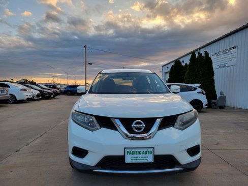 Used 2015 Nissan Rogue S FWD image 2