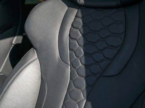 Used 2026 BMW X5 M Competition w/ Executive Package image 34