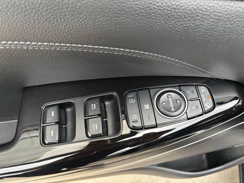 Used 2017 Kia Cadenza Premium w/ Luxury Package image 14