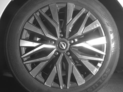 Used 2025 Nissan Altima 2.5 SV FWD image 12
