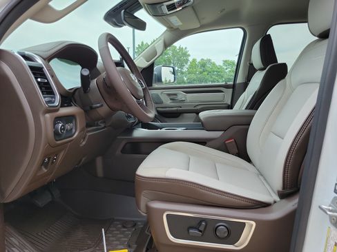 New 2026 RAM 1500 Laramie AWD/4WD image 7