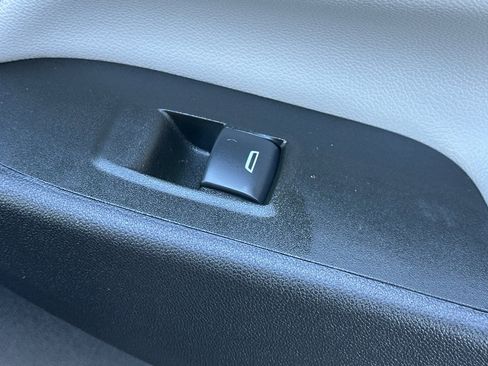 Used 2024 Chevrolet Equinox LS image 23