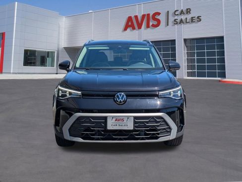 Used 2025 Volkswagen Taos SE AWD/4WD image 2
