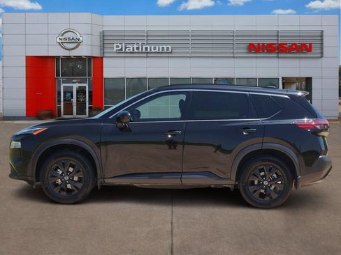Used 2023 Nissan Rogue SV w/ SV Premium B Package FWD image 3