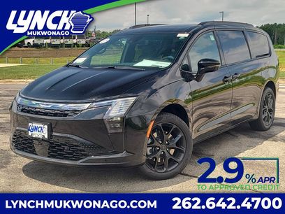 New 2027 Chrysler Pacifica Limited w/ S Appearance Package