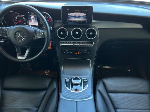 Used 2019 Mercedes-Benz GLC 300 4MATIC image 3