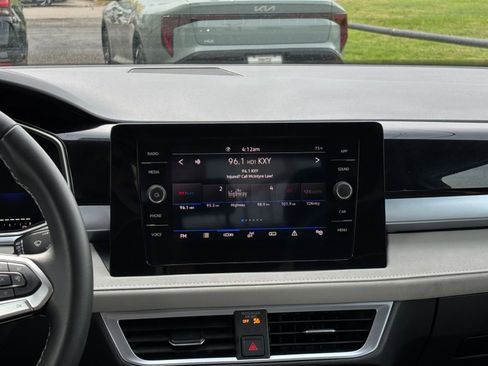 Used 2025 Volkswagen Taos SE image 20