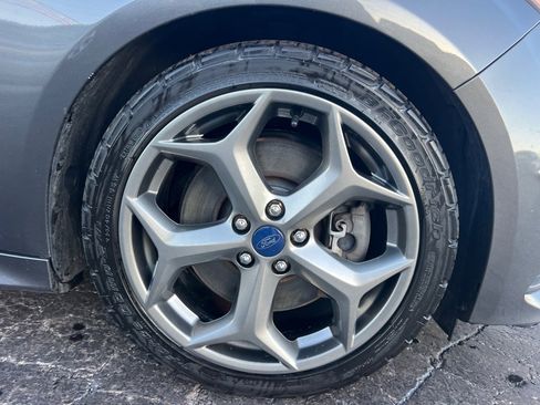 Used 2017 Ford Focus ST w/ Equipment Group 402A image 40