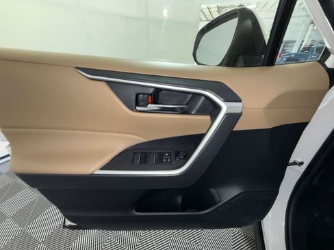 Used 2022 Toyota RAV4 XLE w/ Convenience Package AWD/4WD image 15