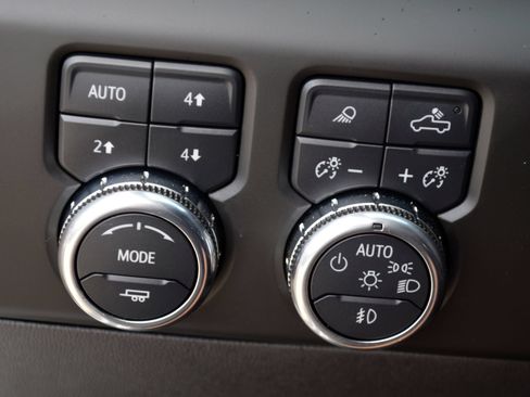 Used 2025 GMC Sierra 1500 AT4 w/ AT4 Premium Package AWD/4WD image 12