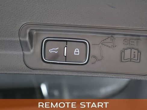 Used 2023 Ford Explorer Limited AWD/4WD image 16