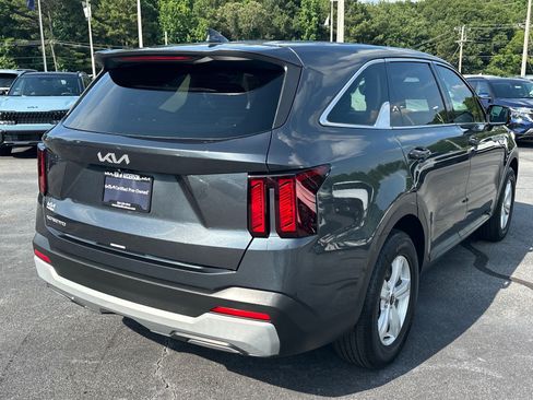 Used 2025 Kia Sorento LX FWD image 3
