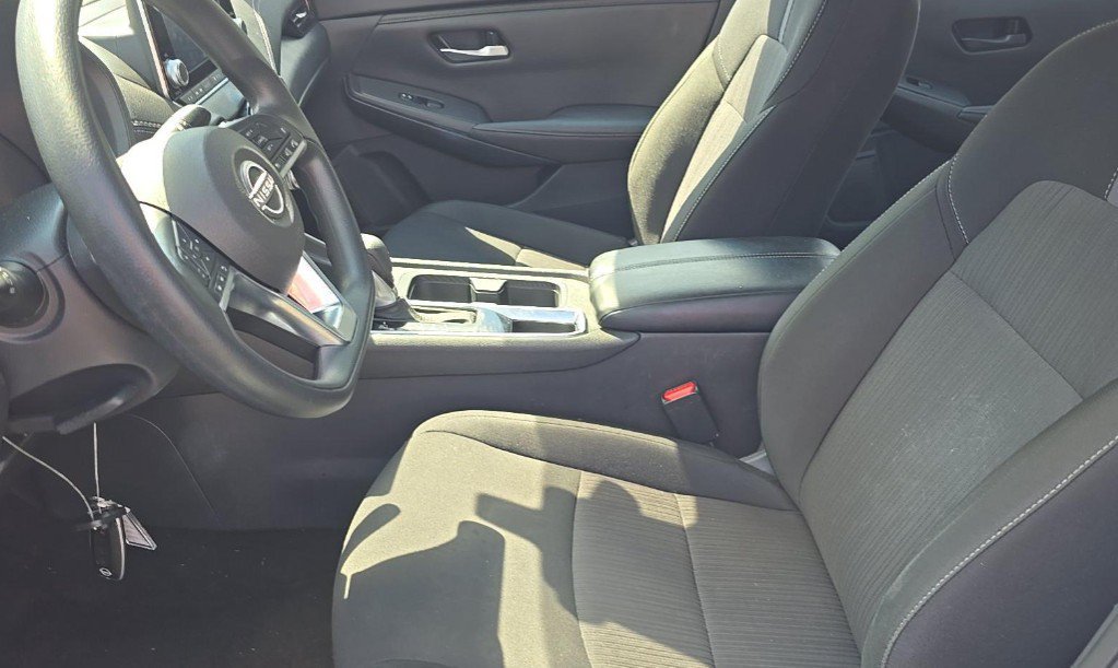 Used 2025 Nissan Sentra SV FWD image 5