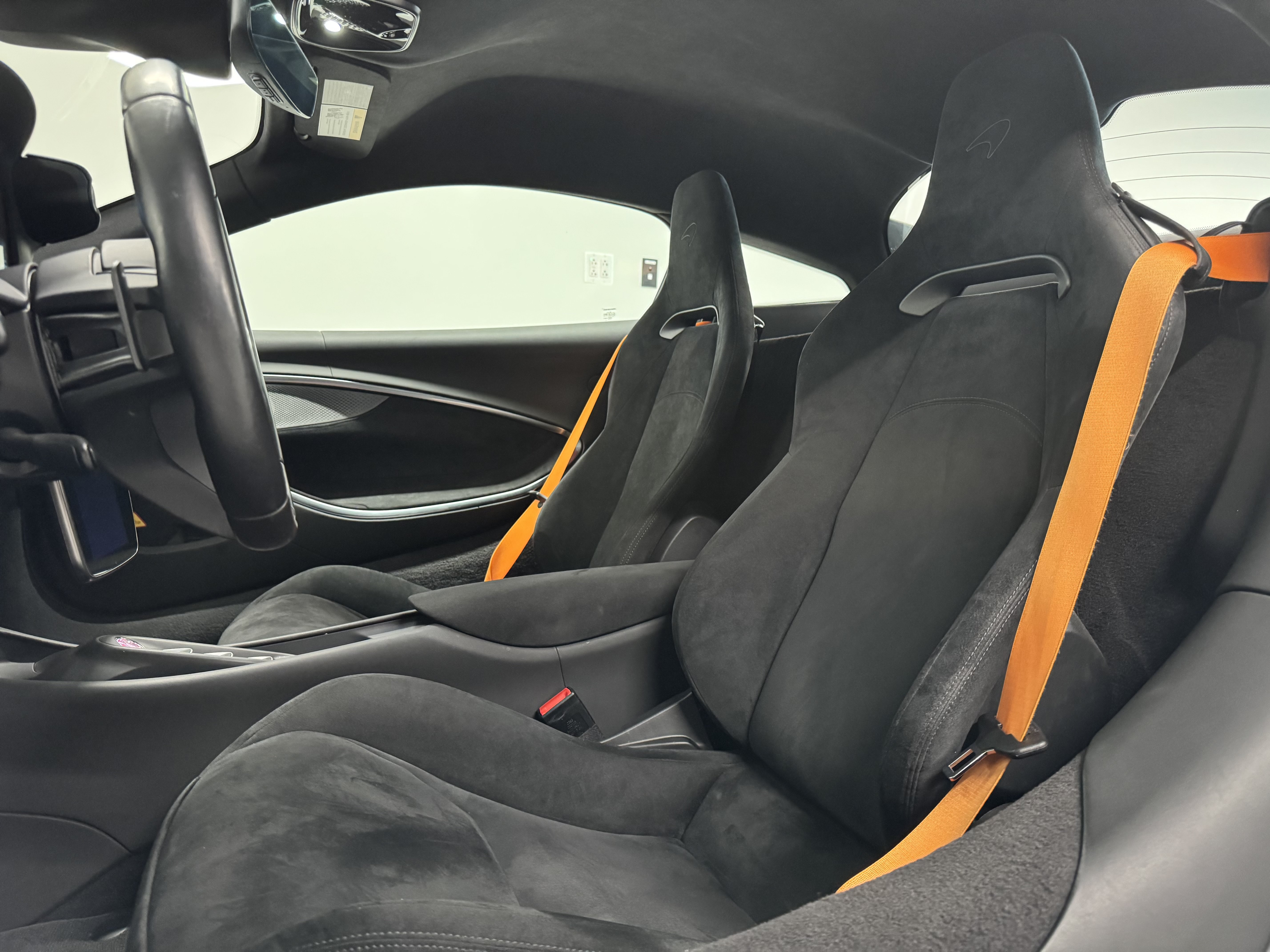 Used 2023 McLaren Artura RWD image 10