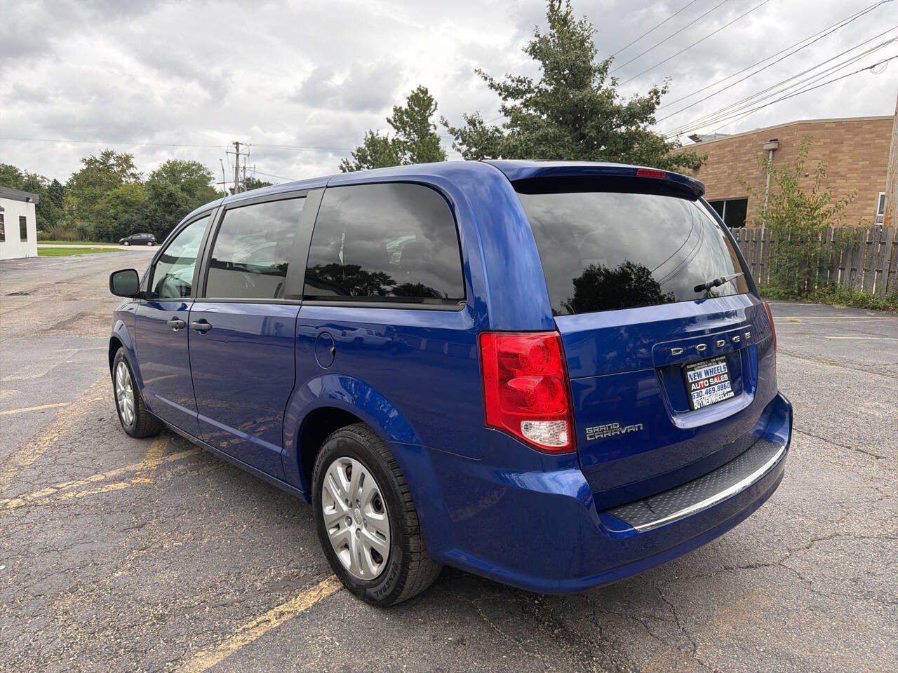 Used 2019 Dodge Grand Caravan SE FWD image 4