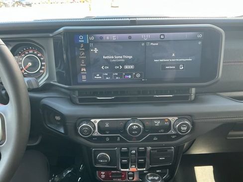 Used 2024 Jeep Wrangler Unlimited Rubicon AWD/4WD image 22