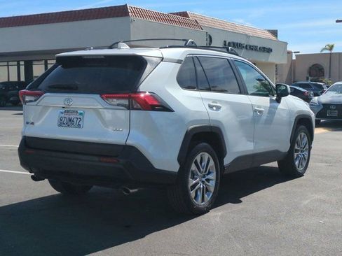 Used 2021 Toyota RAV4 XLE Premium image 6