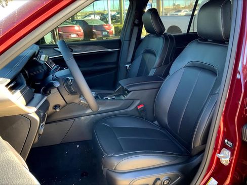 Used 2024 Jeep Grand Cherokee Limited 4xe w/ Luxury Tech Group II image 18