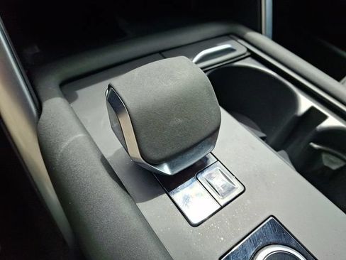 Used 2023 Land Rover Discovery Metropolitan Edition AWD/4WD image 18