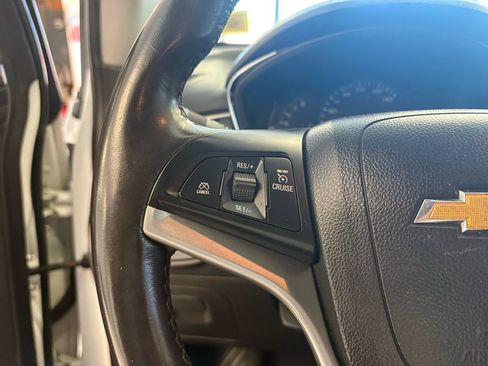 Used 2019 Chevrolet Trax LT w/ LT Convenience Package AWD/4WD image 18