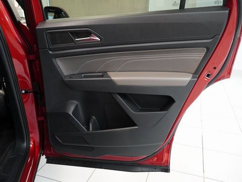 Used 2021 Volkswagen Atlas Cross Sport SE w/ Panoramic Sunroof Package image 28