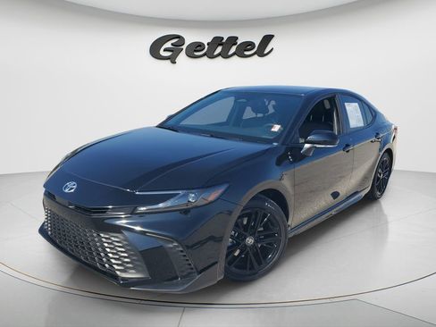 Used 2026 Toyota Camry SE FWD image 1