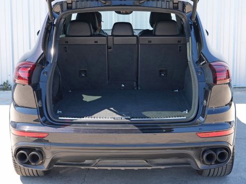 Used 2017 Porsche Cayenne Turbo image 9