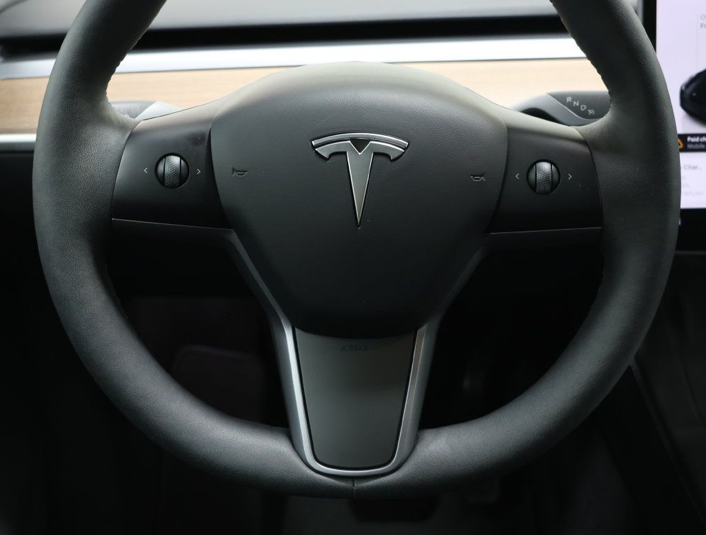 Used 2023 Tesla Model Y 2WD image 17