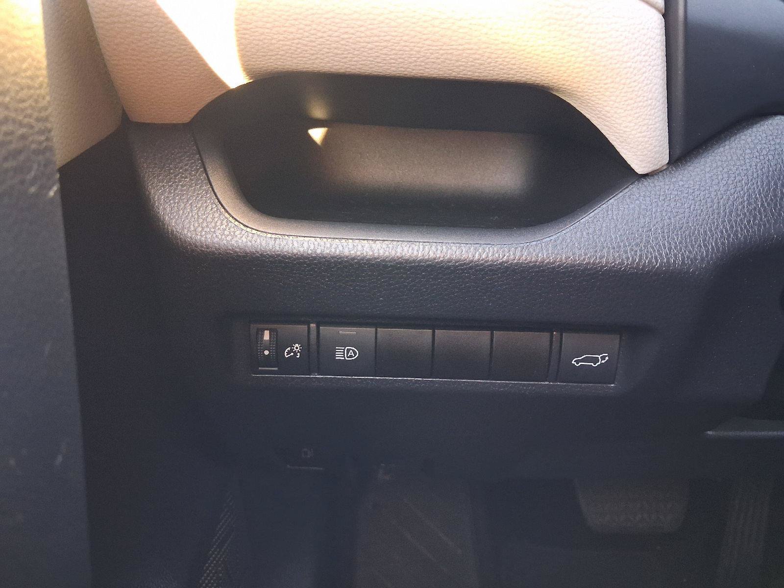 Used 2021 Toyota RAV4 XLE w/ Convenience Package AWD/4WD image 41