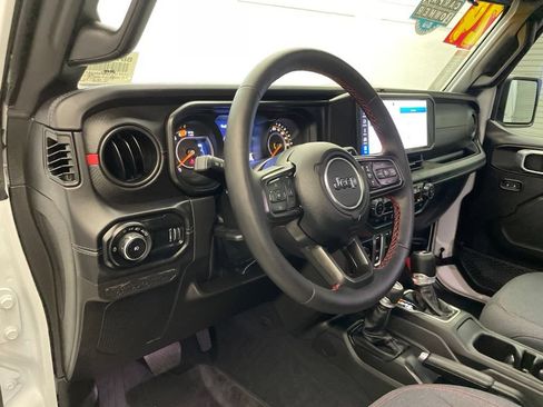 Used 2024 Jeep Wrangler Rubicon w/ Convenience Group AWD/4WD image 12