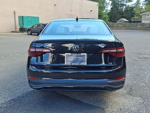 Certified 2023 Volkswagen Jetta SE image 9