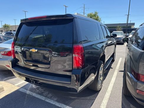Used 2019 Chevrolet Suburban LT RWD image 3