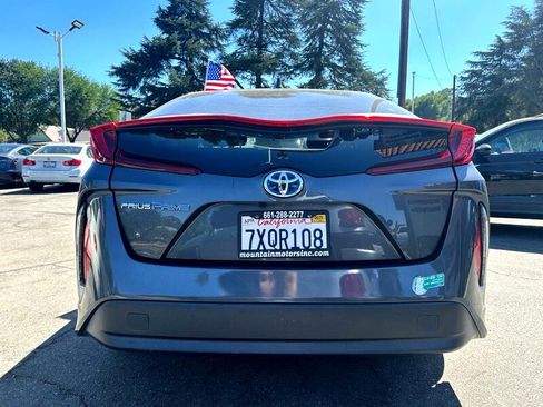 Used 2017 Toyota Prius Prime Premium image 4